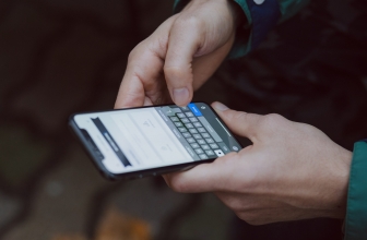 24 Stunning Smartphone Addiction Statistics in 2020